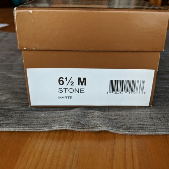 NWT Audrey Brooke Flats - Picture 3 of 4